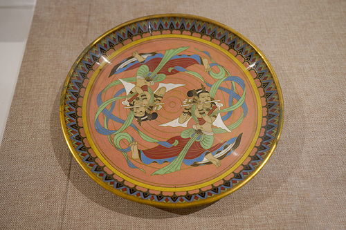 時隔70年再現(xiàn) 百余民間美術工藝品齊聚清華，傳承與創(chuàng)新并行